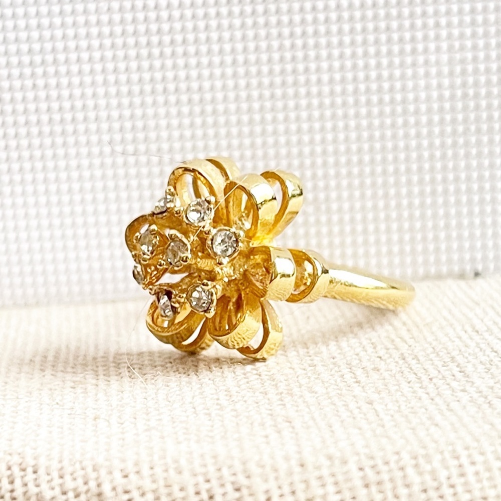 Vintage 18K GE Flower Design Clear Rhinestone Ring